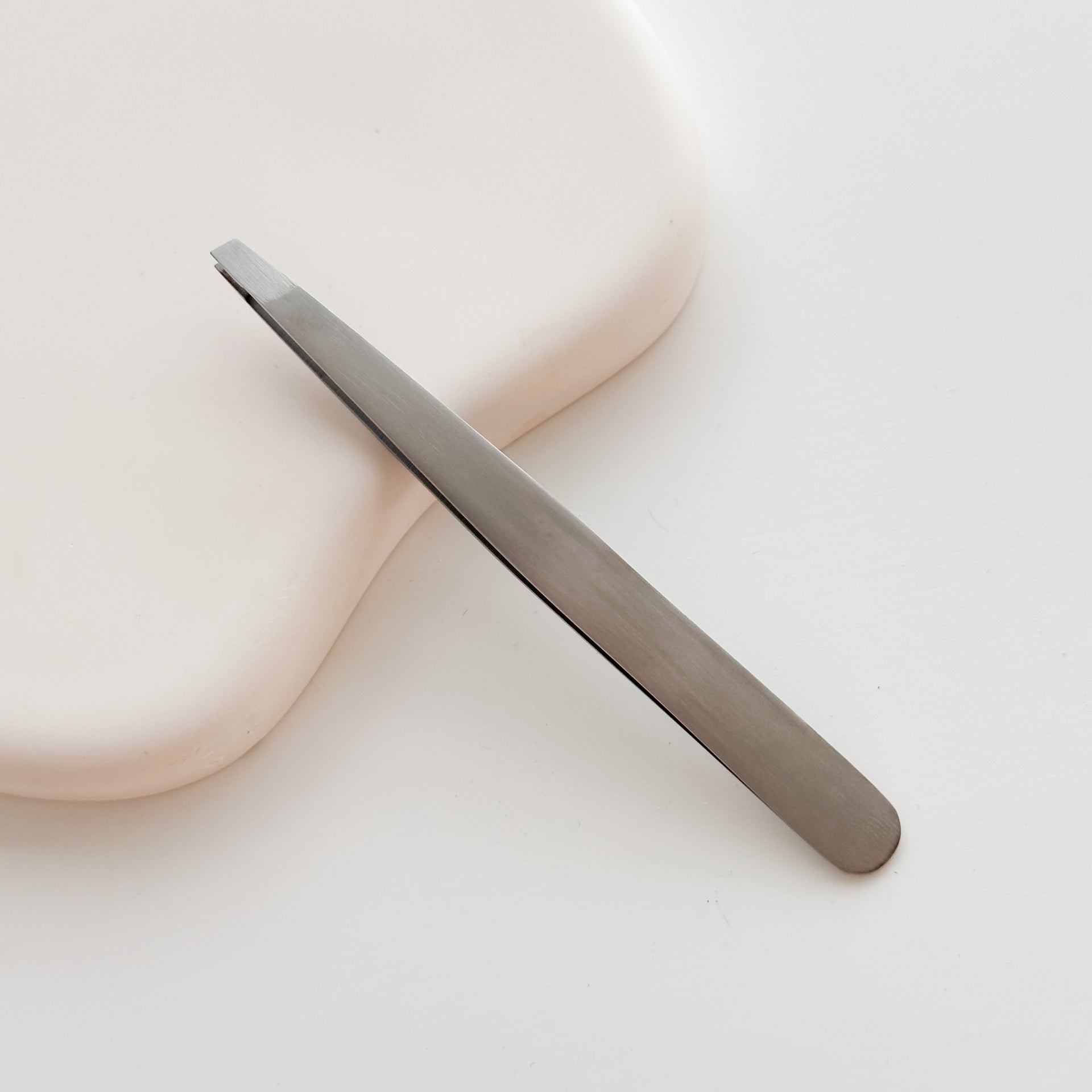 Slanted Eyebrow Tweezers
